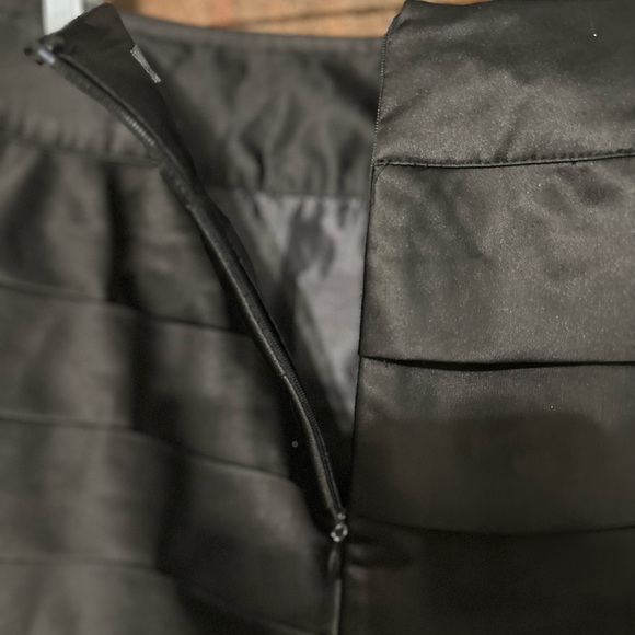 🛍️ cute little black mini skirt with excellent condition. - Picture 7 of 7